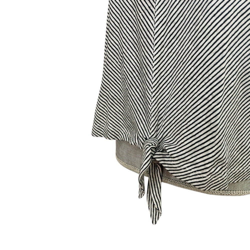 “THE EVERYDAY EDGE" RILEY STRIP TIE TANK TOP BLACK & WHITE
BEST SELLER 🔥 - Picture 9 of 12